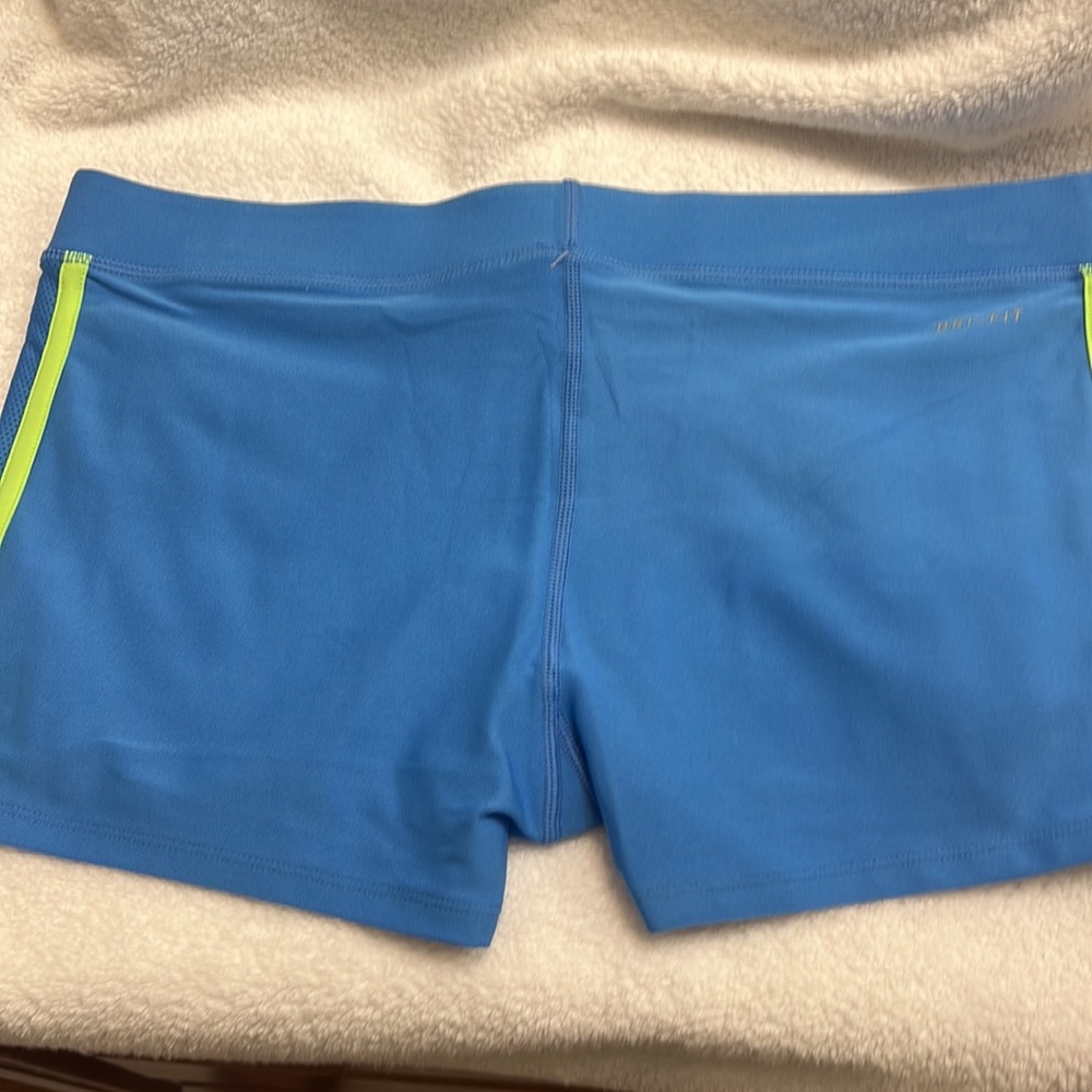 New without tags Nike workout shorts, size medium - Picture 8 of 9